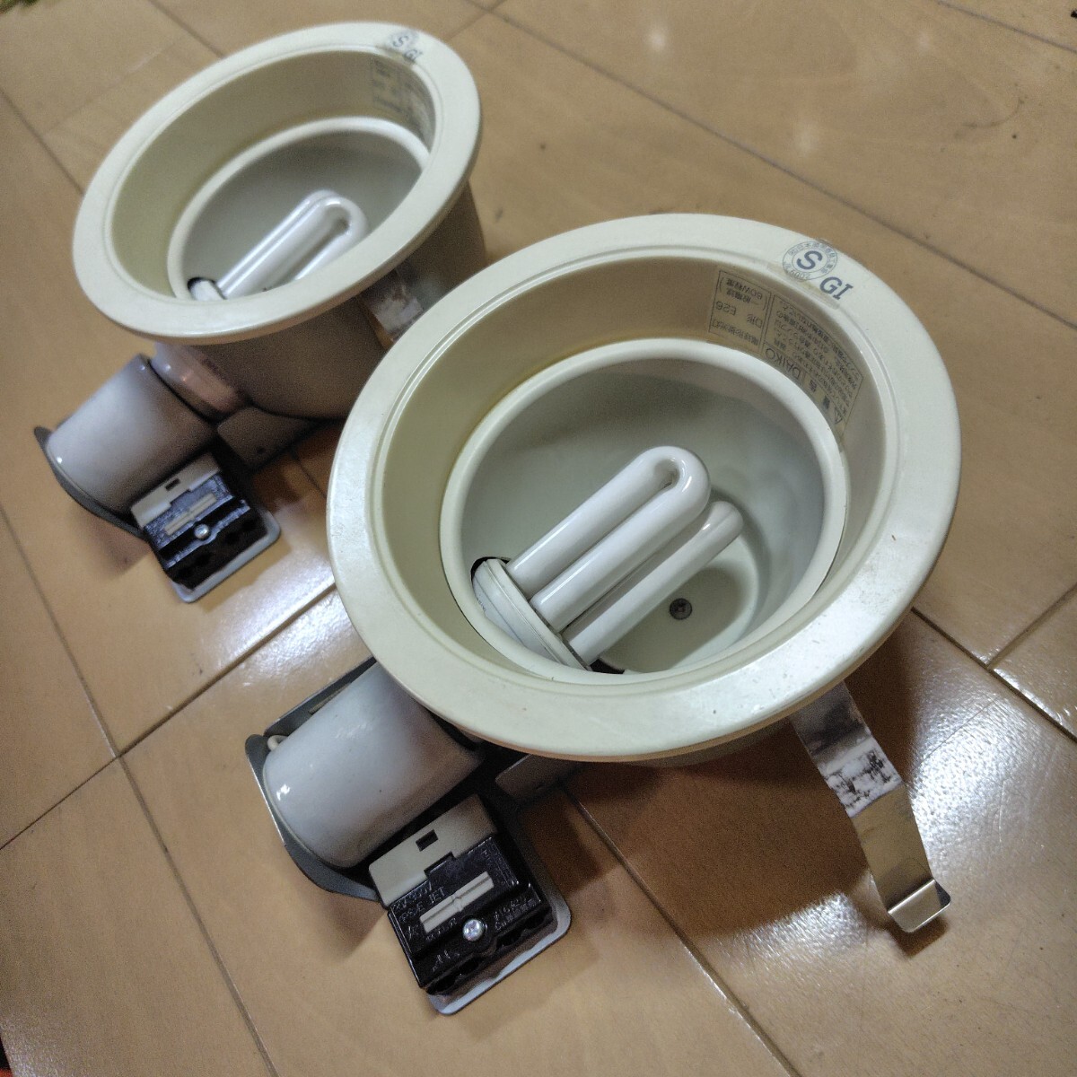 埋込 ダウンライト スポットライト 格安2個セット ガレージ diy 照明 蛍光灯 玄関灯 物置 日曜大工 小屋 ガーデニング拍卖