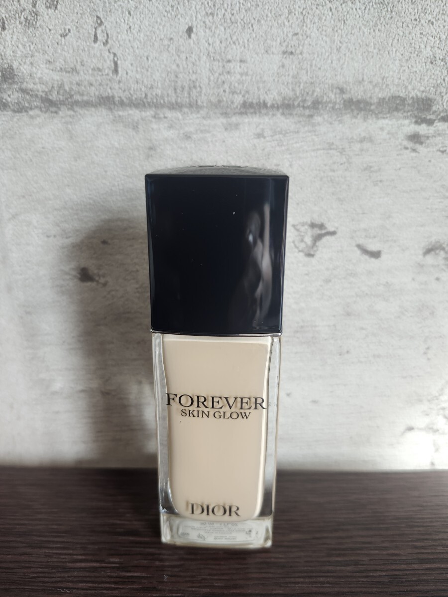 Dior ファンデーション  フォーエヴァー フルイド グロウ1w 30ml 未使用品拍卖