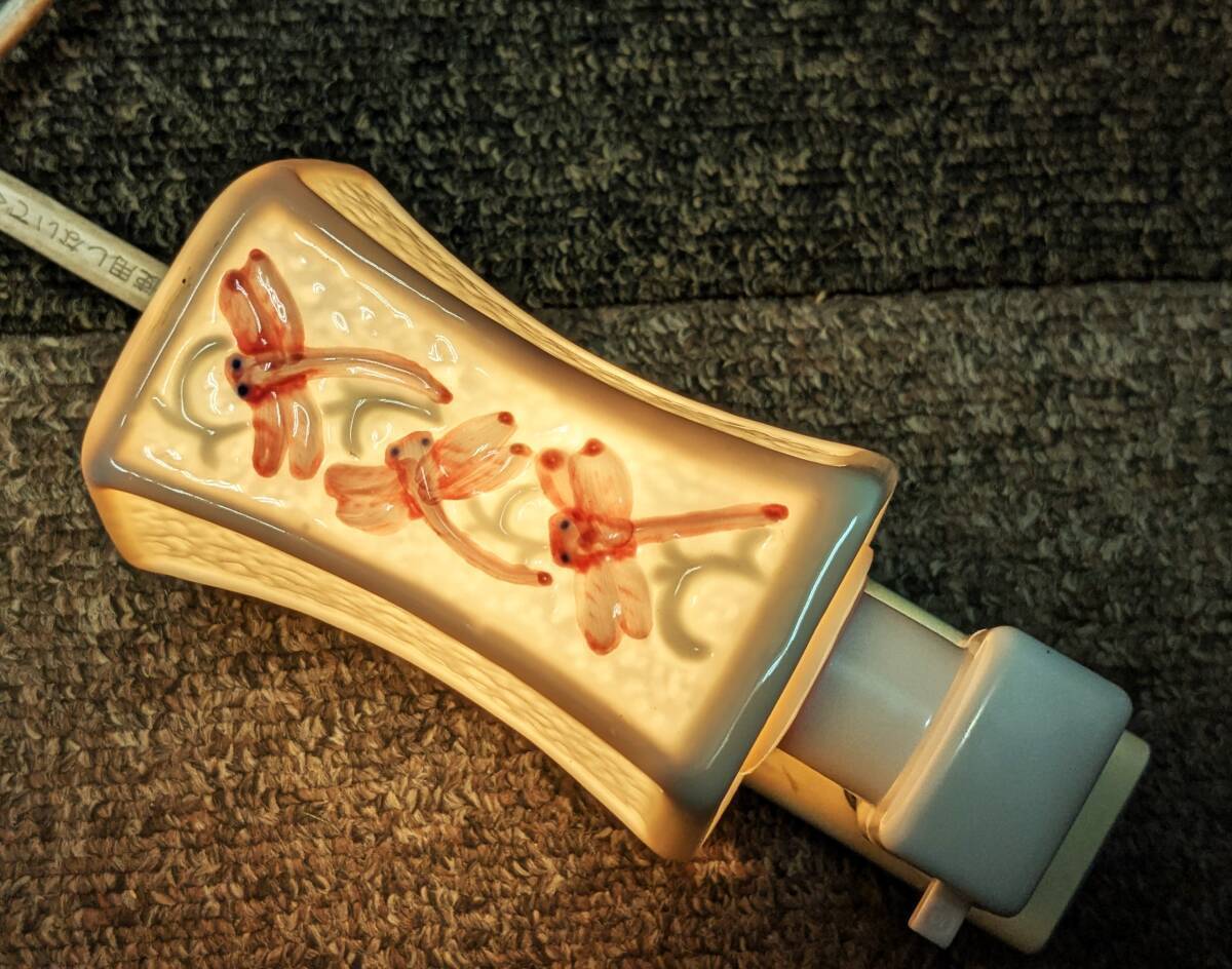 ■トンボデザインの陶器製ナイトライト&アロマオイル用ランプ (Tombo Design Ceramic Night Light & Aroma Oil Lamp) 現品のみ B2503264拍卖