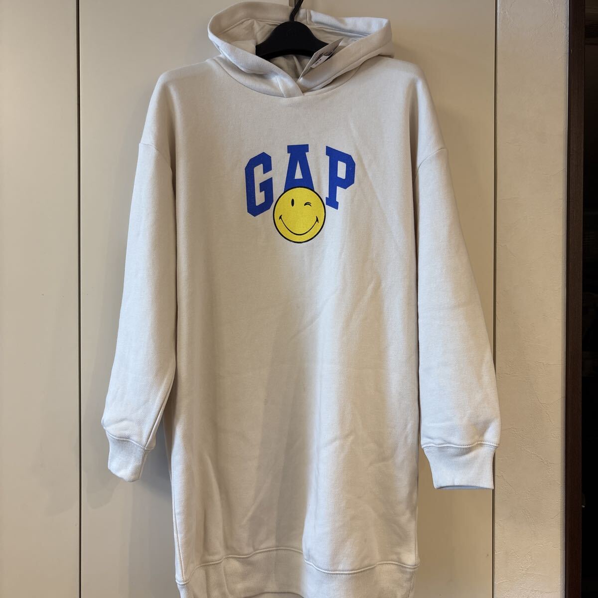 ★新品★GAP KIDS 160 ワンピース パーカー 裏起毛 XXL 定価5,990円 兼 トレーナー チュニック 150 SMILEY オフホワイト拍卖