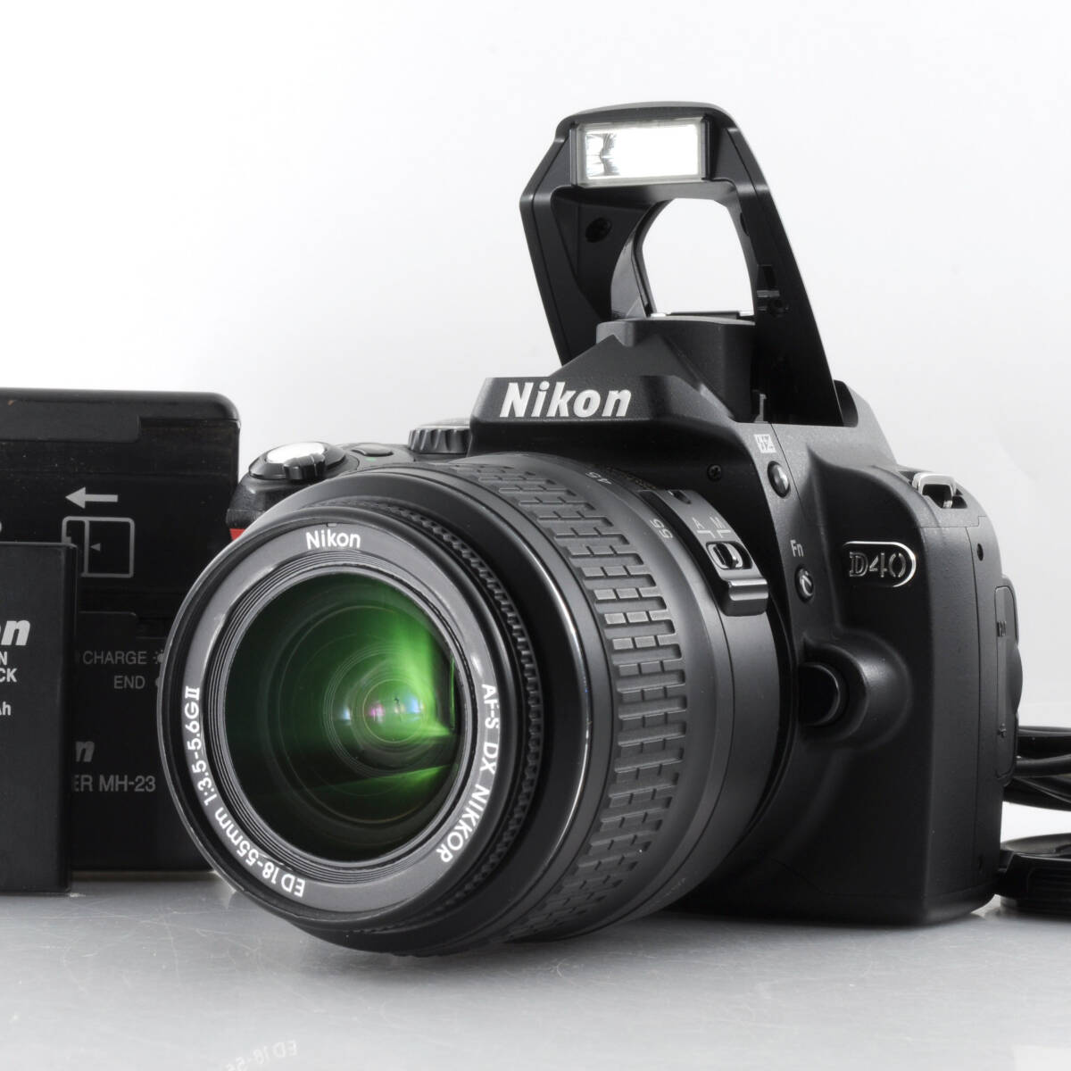 【ニコン】Nikon D40 デジタル一眼レフカメラ + AF-S NIKKOR 18-55mm F3.5-5.6 G II ED レンズ #M479拍卖