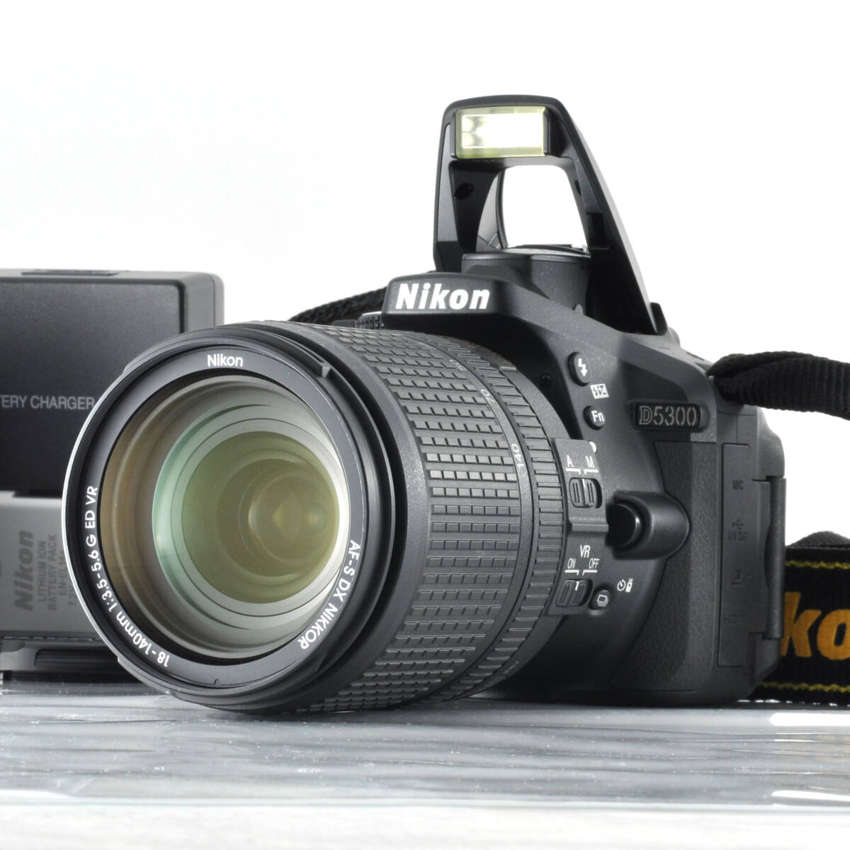 【ニコン】撮影回数僅か685回!Nikon D5300 / AF-S DX NIKKOR 18-140mm F3.5-5.6 G ED VR デジタル一眼レフカメラ #K090a拍卖