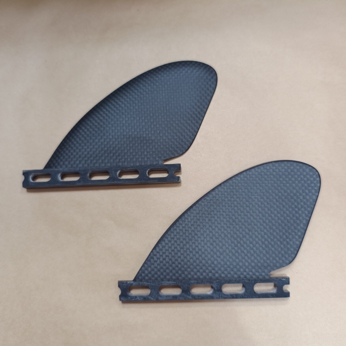 カーボンコア リアフィン フューチャーフィン対応 パフォーマンス系 ノーブランド ショートボード ミッドレングス フィン拍卖