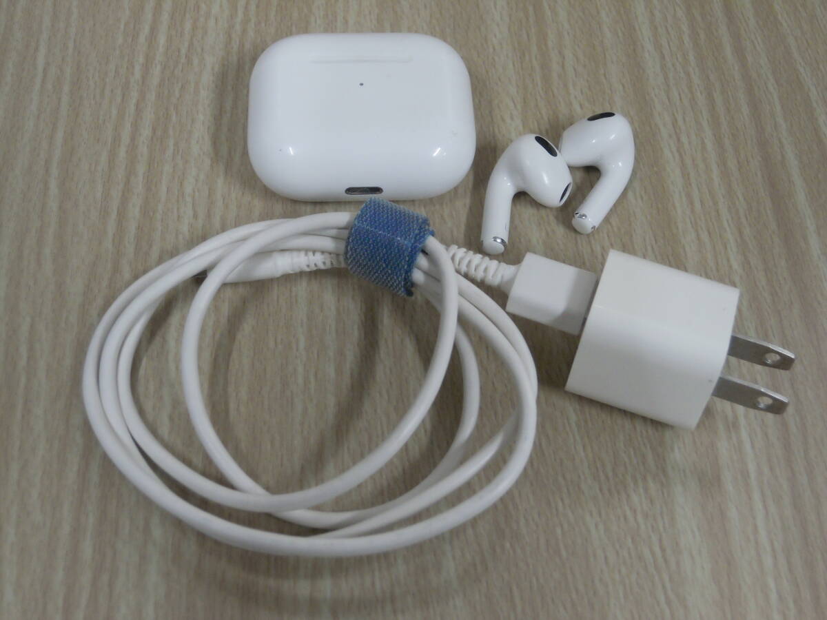 (M-291)Apple AirPods 3 アップル エアーポッズ 第3世代 A2566 A2564 A2565 MagSafe充電 Lightning端子 動作確認済み 中古拍卖