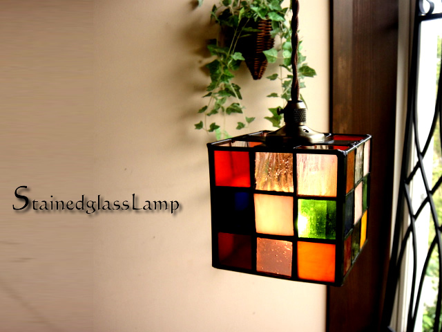 アンティーク調ステンドグラススクエアペンダントランプ マルチブロックカラフル ペンダントライト ポップ レトロ北欧モダン拍卖