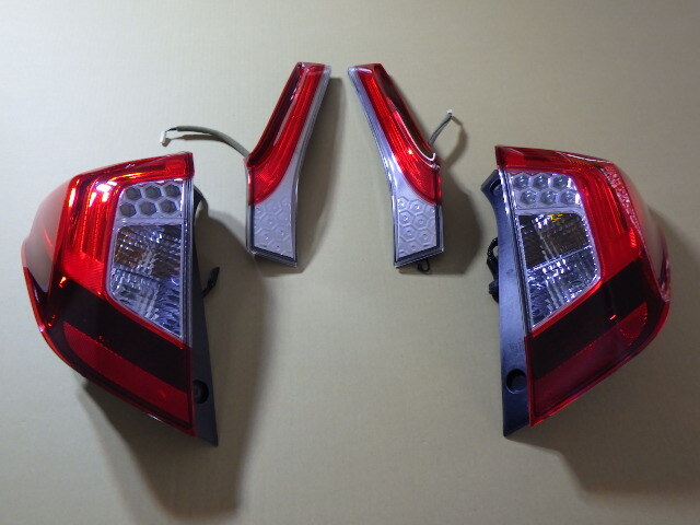◇ GP5 フィットハイブリッド 純正 左右テールランプ・フィニッシャーセット 【 管理1020-1 】拍卖