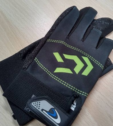 【送料無料】釣り手袋 釣りグローブ 指3本切り 保護 フィッシング グローブ 滑り止め 防寒 手袋 調節可能 釣り アウトドア キャンプ 拍卖