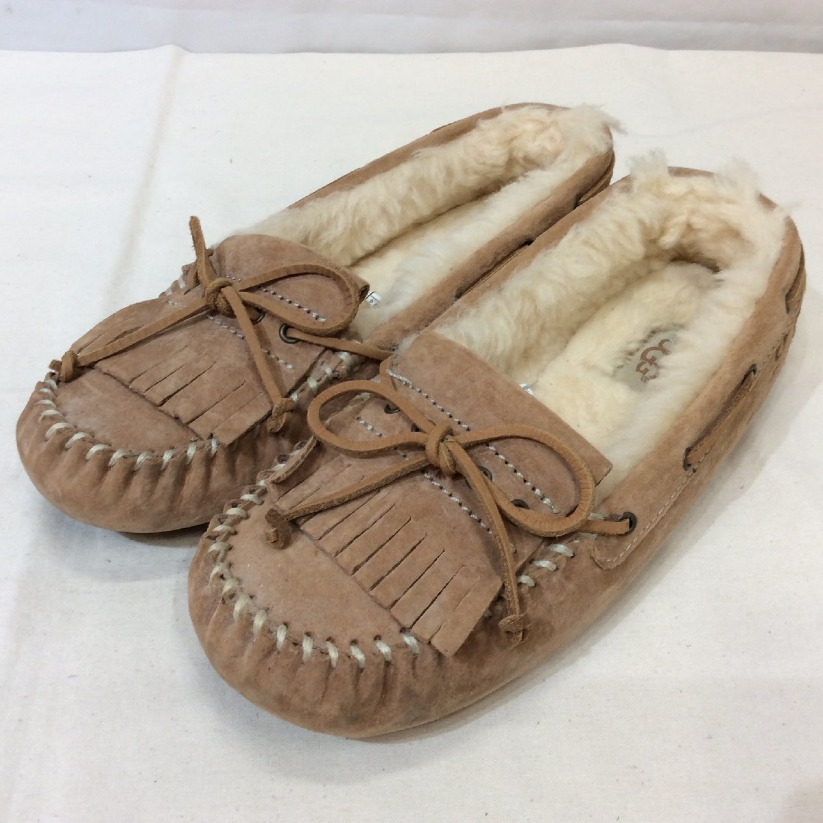 UGG アグ モカシン マンディ 22cm チェスナット拍卖