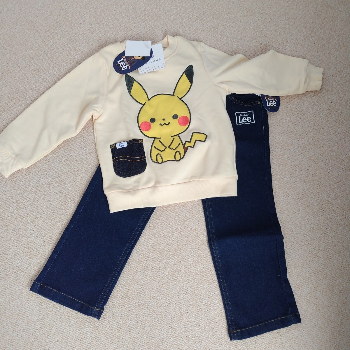Buddy Lee モンポケ コラボ 100 トレーナー ズボンセット 100㎝ タグ付き ピカチュウ プレゼントに! ポケモン ★新品★拍卖