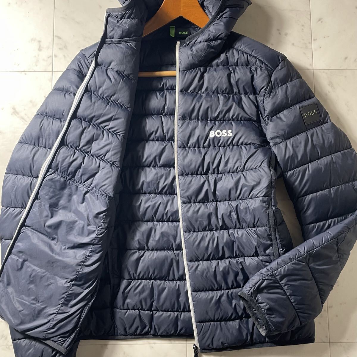 超弩級XL!!!近年モデル!!!【ヒューゴボス HUGO BOSS】弩級スペシャル!!! ダウンジャケット ロゴプレート◎ 現行◎ 中綿◎拍卖