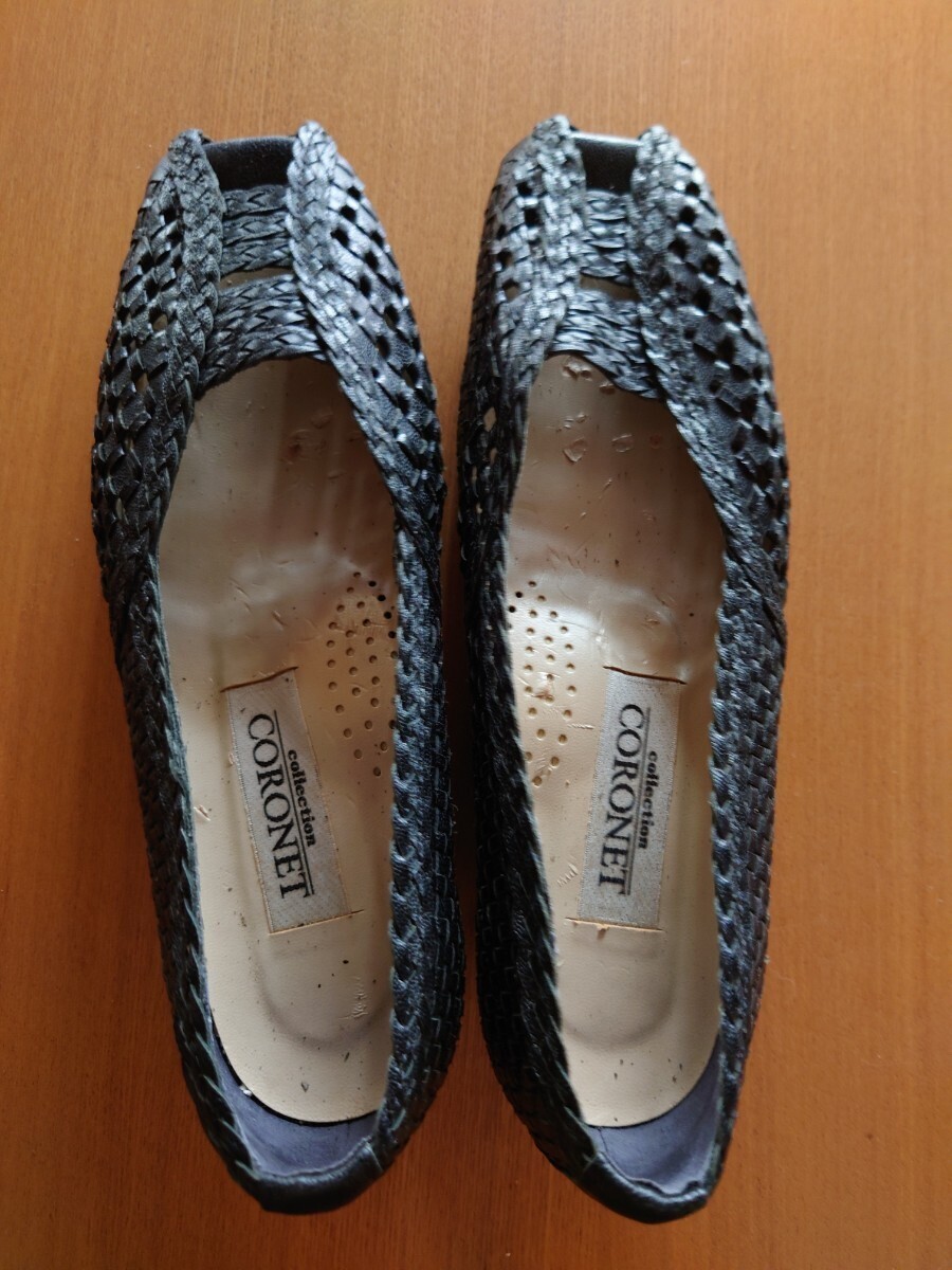 【美品】高級牛革レザー編込みメッシュデザイン オープントゥ 23.5cm EEE モダン ローヒールパンプス 日本製拍卖