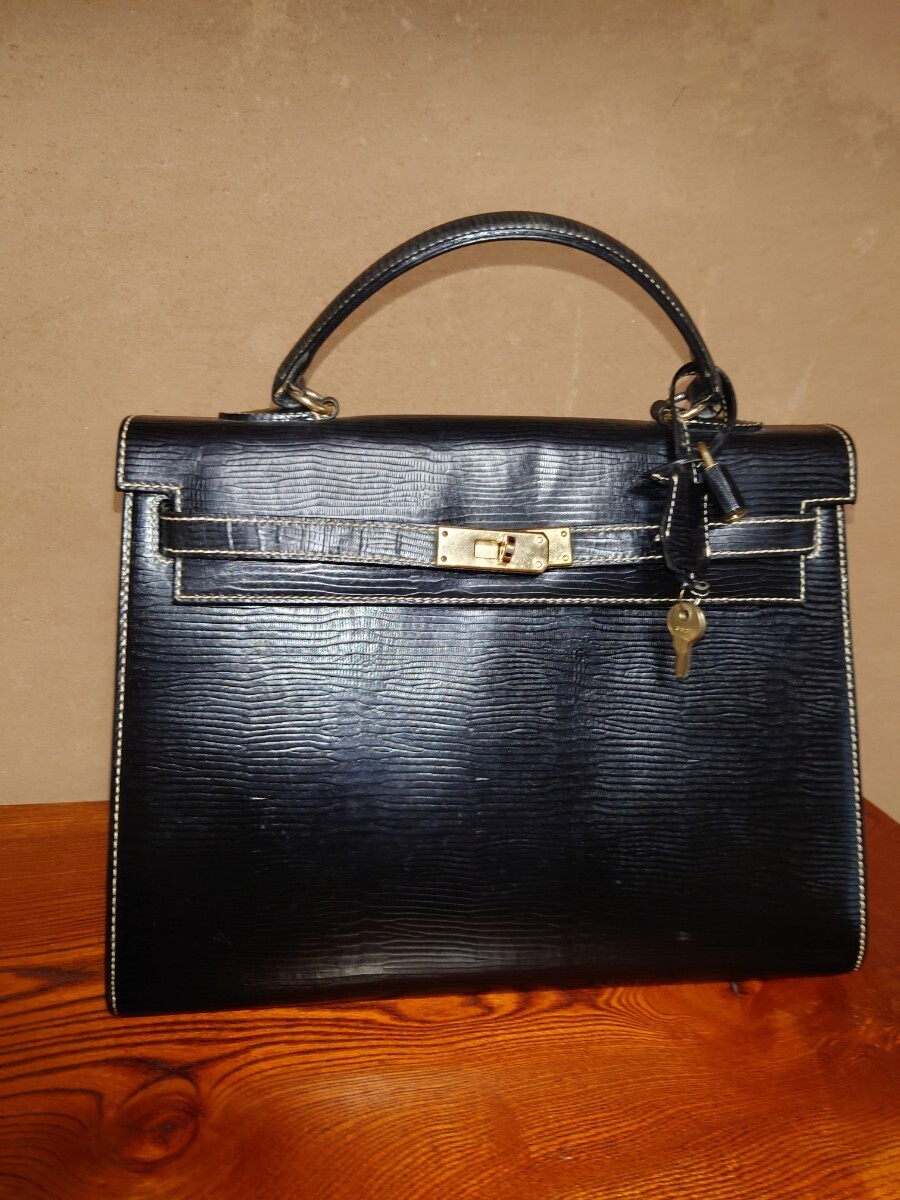 【牛革型押し】牛革バンドバック 南京錠 ゴールド金具 黒 エレガンスバッグ !★オシャレ★!!★ハイセンス★! 拍卖