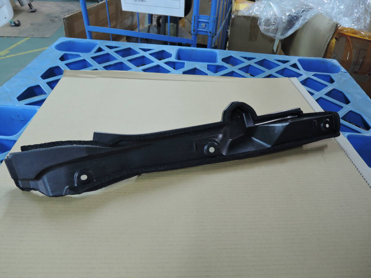 AGH30W アルファード 純正 フロントフェンダー メインシール 右 53882-58030 ヴェルファイア 30系 T-0015拍卖