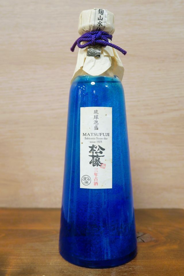 沖縄特産 琉球泡盛 三年古酒100%「松藤」650ml 30度 13年古酒以上 老麹山水仕込み 琉球ガラスボトル入り 旧崎山酒造廠 国頭郡金武町拍卖