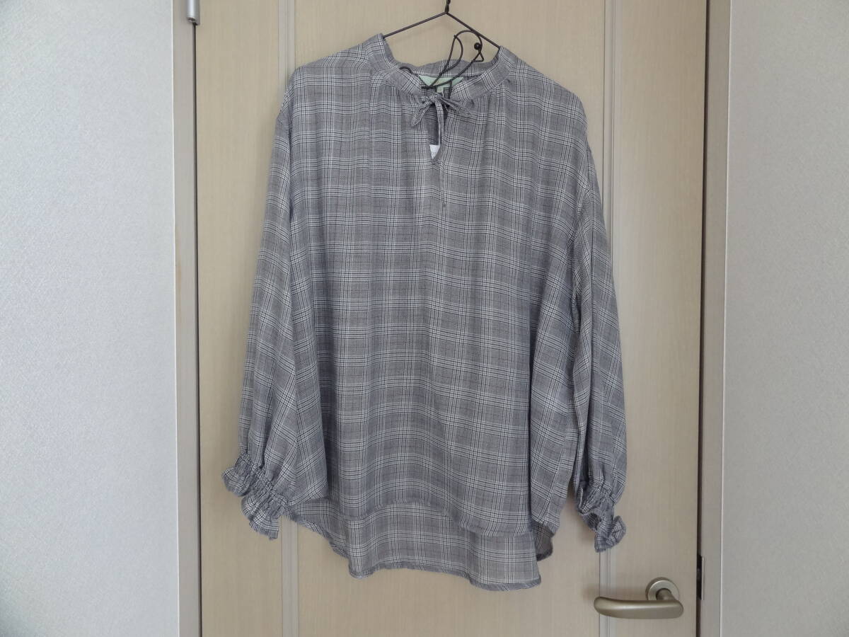 袖シャーリング グレンチェック グレー 長袖ブラウス 13R 6490円拍卖