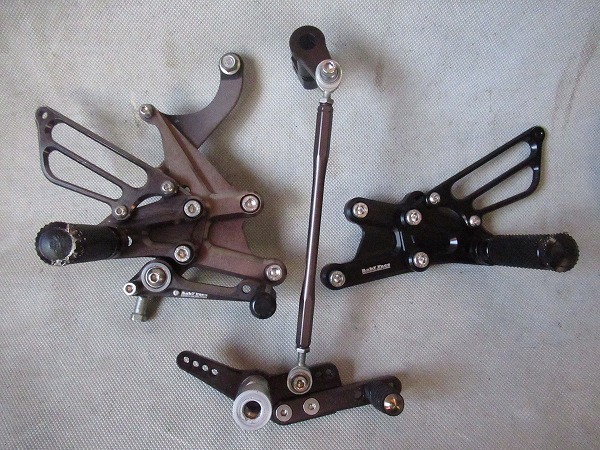 ●CBR1000RR(SC59,2009~2016年,ABS車にも対応)用●ベビーフェイス製バックステップです●拍卖