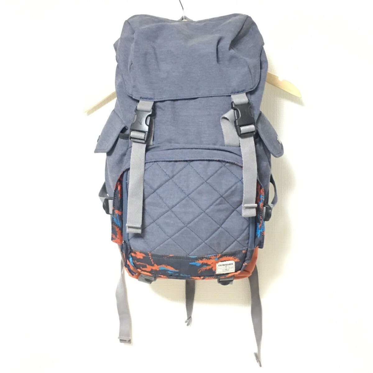 W912【QUIKSILVER】クイックシルバー バックパック リュックサック 大容量 トレッキング キルティング カモフラ グレー オレンジ /fa拍卖