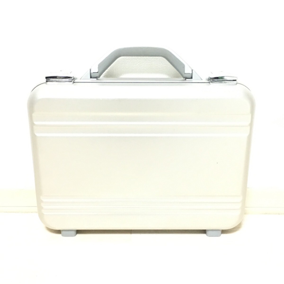 W917【SP】ビジネスバッグ アタッシュケース アルミ ジュラルミンケース 書類 機器 PC ビジネス A4 高耐久 オフィス シルバー /fa拍卖