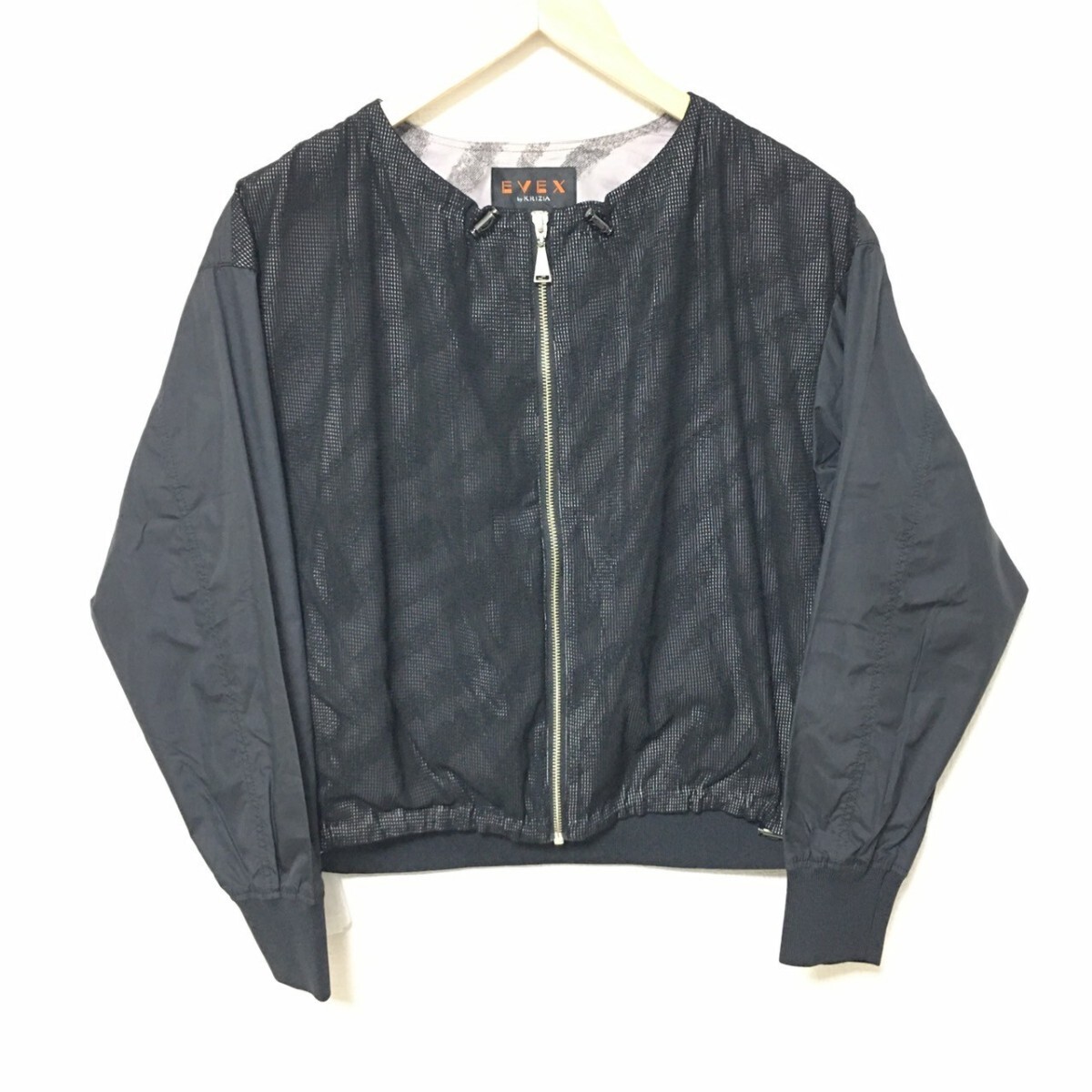 W925【EVEX by KRIZIA】エヴェックスバイクリツィア ノーカラー ブルゾン メッシュ ジャケット ブラック レディース サイズ 42(L位) /fa拍卖