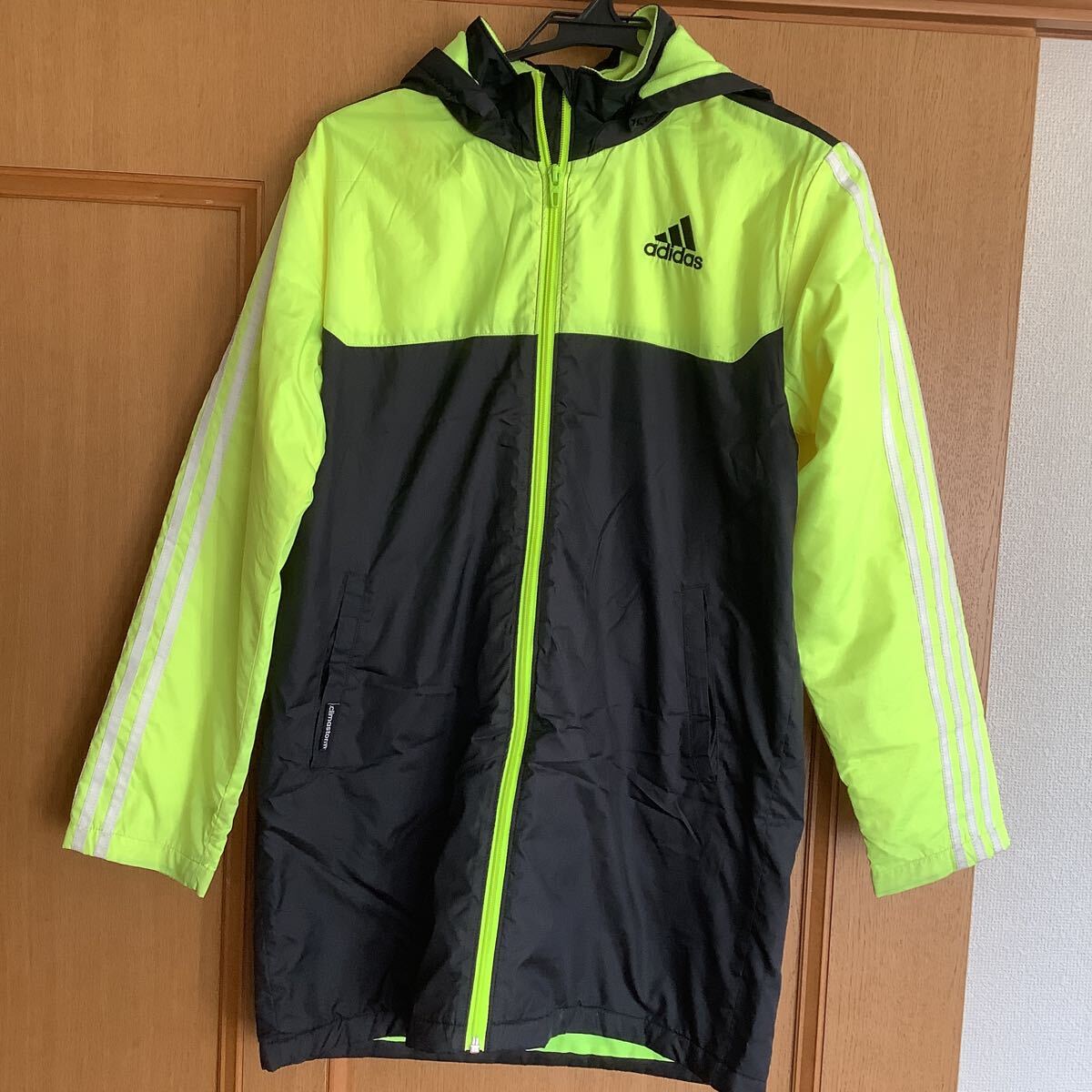 adidasアディダス ウインドブレーカー 160サイズ拍卖