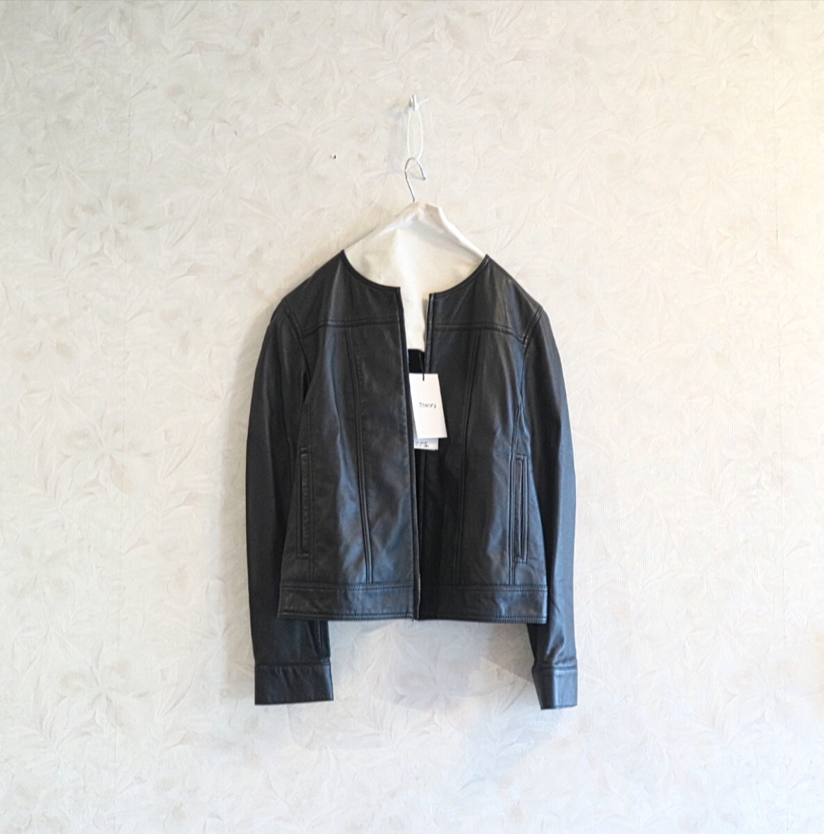 新品タグ付き★theory セオリー ★10万★秋の羽織り★ノーカラー 黒 レザージャケット sizeSM相当★未使用拍卖