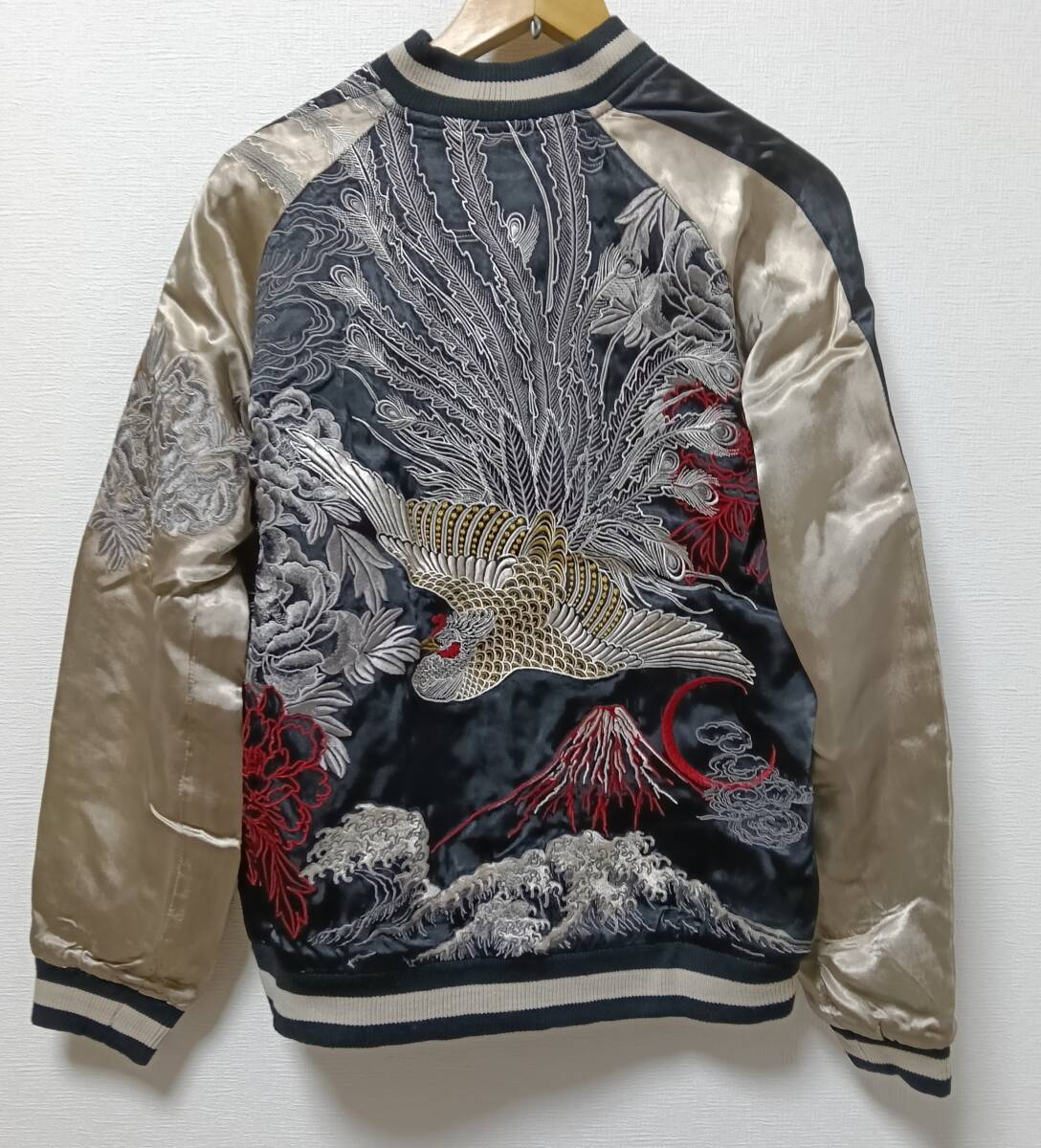 【未使用、タグ付き】 花旅楽団 M サイズ 黒×銀 クジャク×鶴 リバーシブル スカジャン (検 SATORI )拍卖