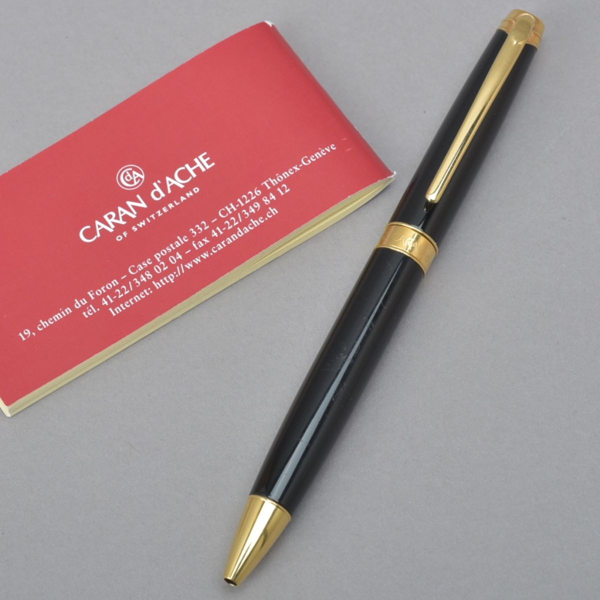 美品 CARAN D’ACHE レマンコレクション ボールペン ブラック ゴールド ツイスト式 筆記OK カランダッシュ 文具 文房具 ブランド #N※C712拍卖