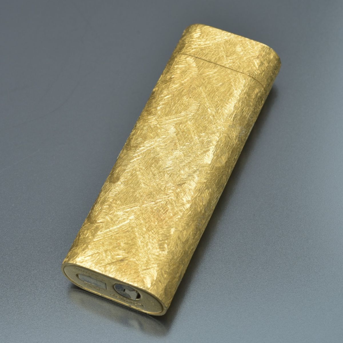 美品 カルティエ Cartier ガスライター ローラー式 PLAQUE OR G 20μ シリアル入 火花OK ゴールド 総柄 ブランド #N※1009-18/TLa.f拍卖