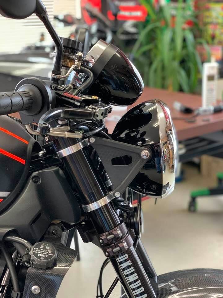 Y★10%OFF★業販価格は問合せ下さい★新品ストライカーアルミビレットヘッドライトステーブラックZ900RS SS-HLS141-B拍卖