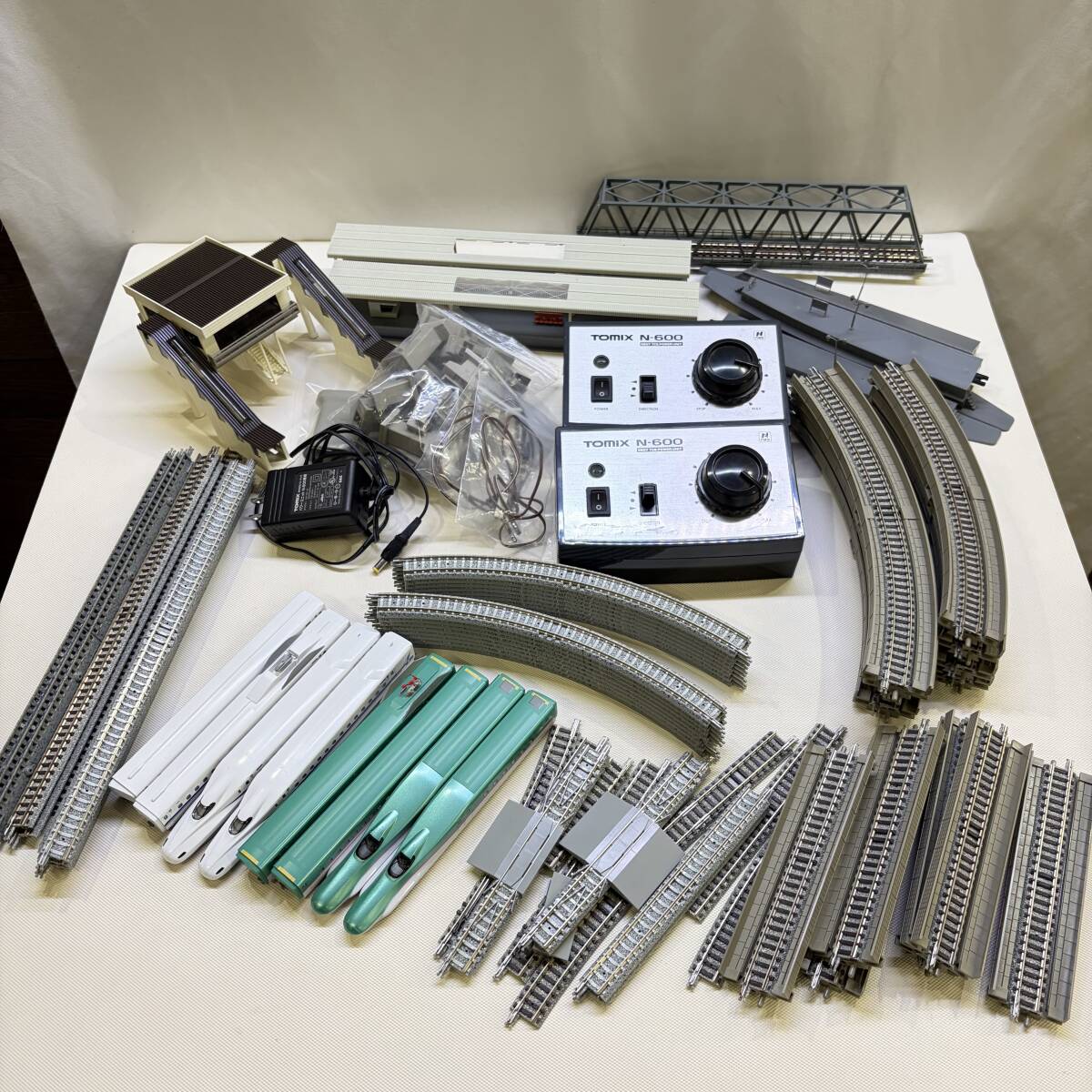 ○ 1円~ TOMIX Nゲージ E5系 はやぶさ N700 のぞみ レール カーブ ストレート 橋上駅舎 トラス橋 ホーム など 通電確認 現状品 ○F021028K拍卖