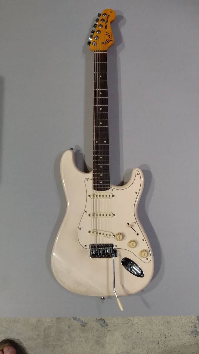 ストラトキャスター ボディは フェンダーメキシコ フェンダーノイズレスピックアップに交換拍卖