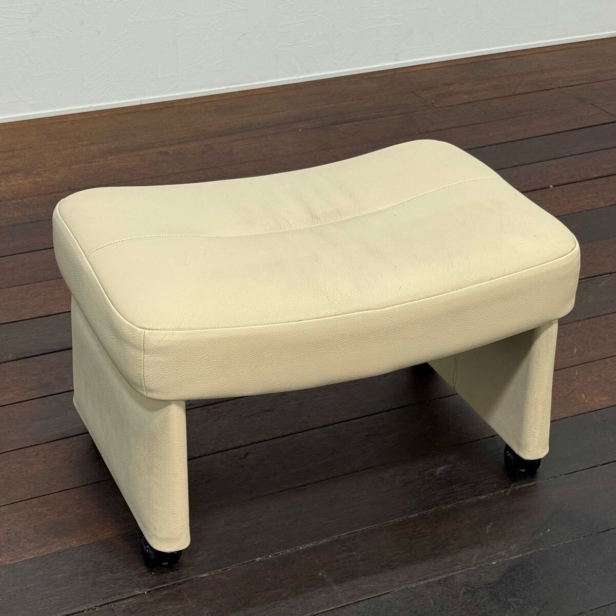 H110K46 カリモク Karimoku XU4206 オットマン フットスツール 足置き 足台 キャスター付き ソフトレザー ソファスツール ホワイト拍卖