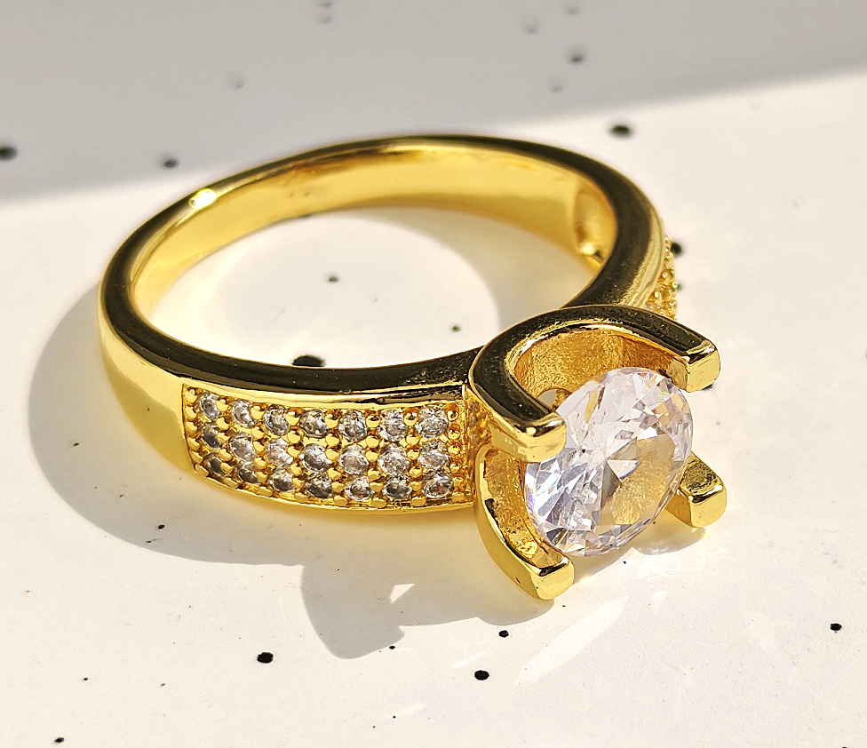 N250851◆Bigstone◆【高貴な金色】大豪華なデザイン*ファッション感覚*欧米大人気なリング*14号拍卖