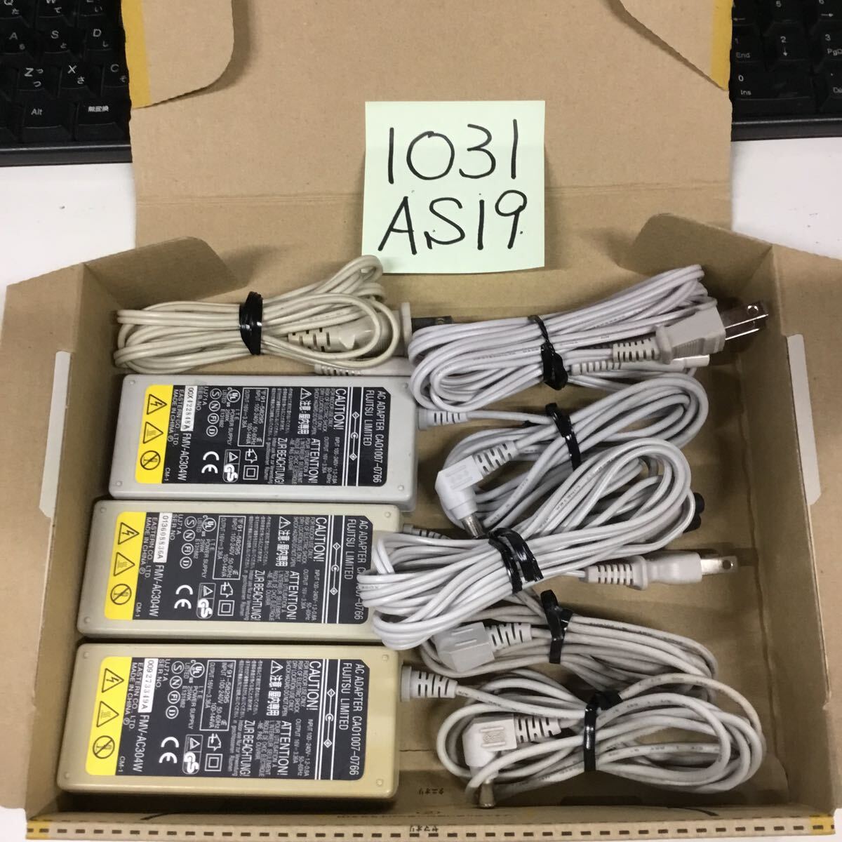 (1031AS19)送料無料/中古/FUJITSU 富士通 フジツウ/FMV-AC304W(91-58295)/16V/3.36A/白 ホワイト/純正 ACアダプタ 3個セット拍卖
