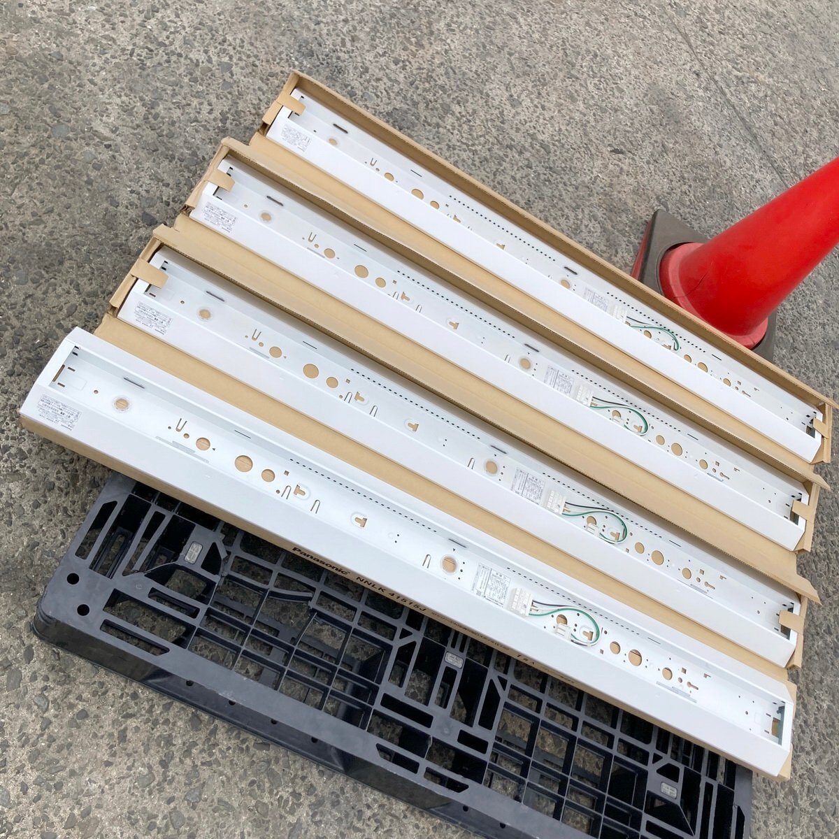 浜睦.c362 パナソニック 2022年製 IDシリーズ40形直付型DスタイルW150「NNLK41515J」■LED照明器具(本体側)☆計4点セット拍卖