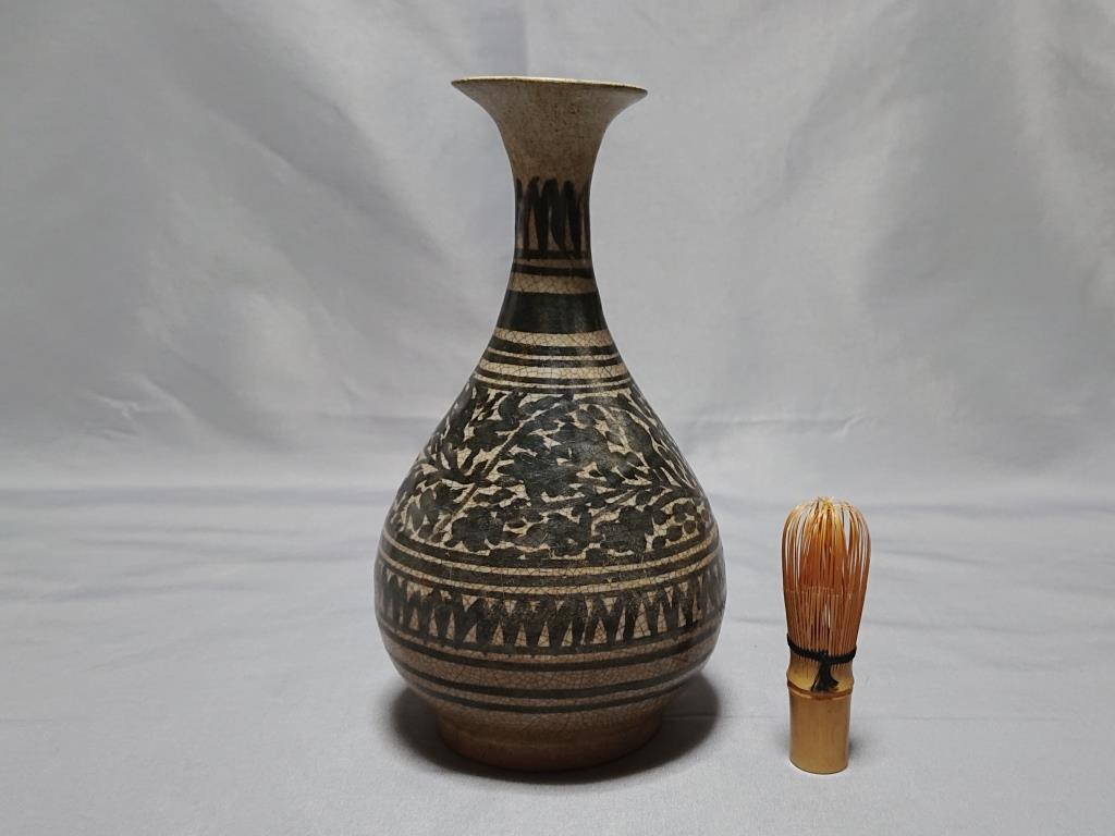 コレクター収集 タイ スコータイ時代 カロン窯 鉄絵草花文瓶拍卖