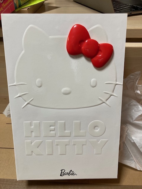 Barbie x Hello KITTY 新品未使用品拍卖