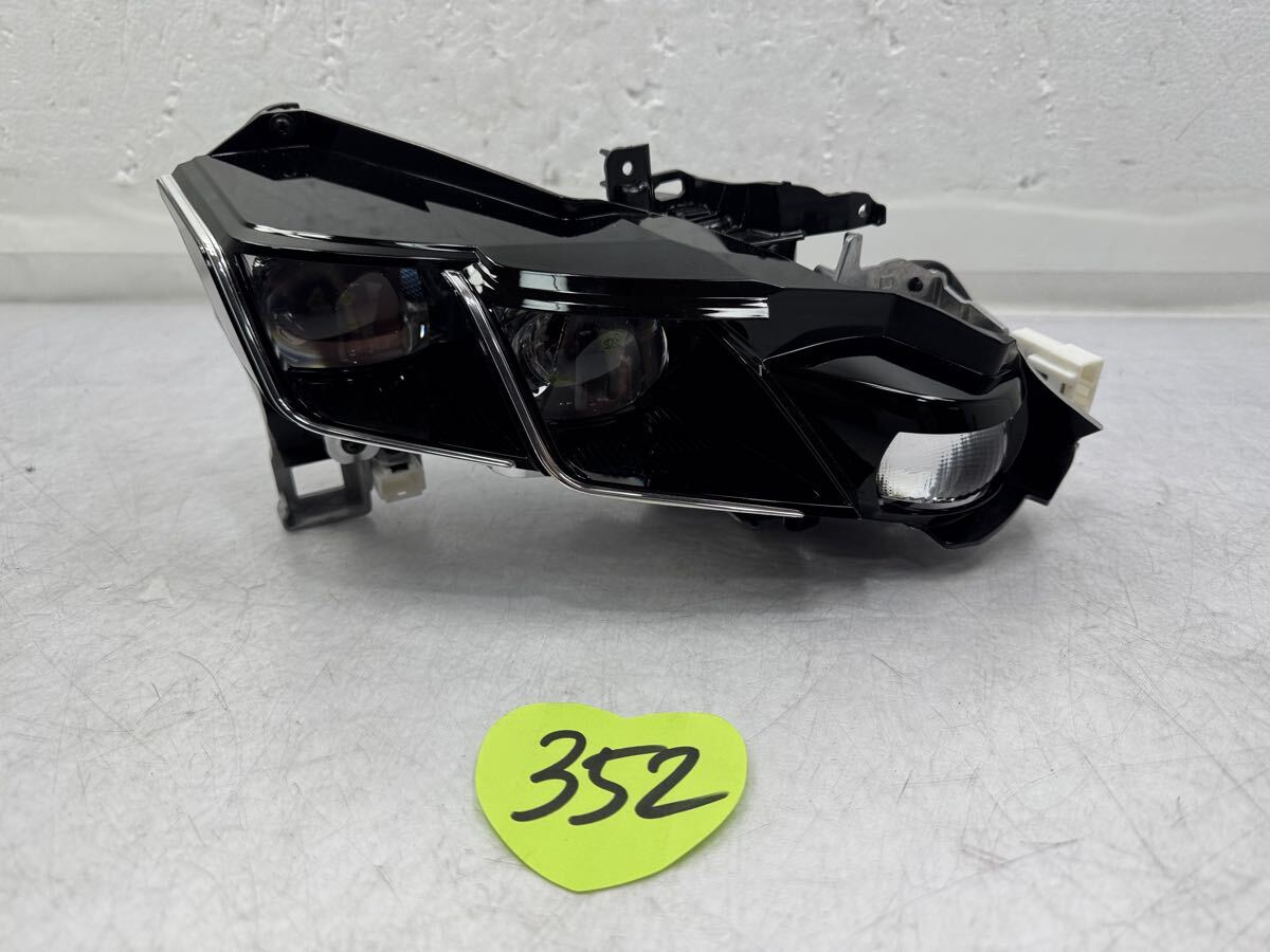 クラウン 6AA-AZSH20 左ヘッドライト ヘッドランプ 81170-30M50 (352)拍卖