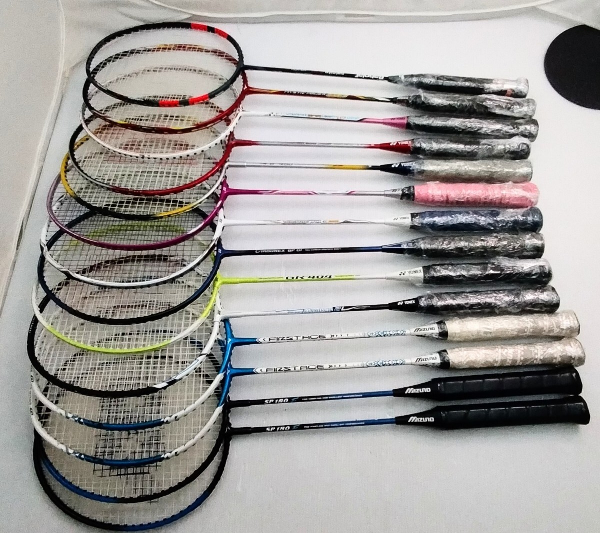 【まとめて】大量14本★バドミントン ラケットセット  YONEX/MIZUNO/Baborat拍卖