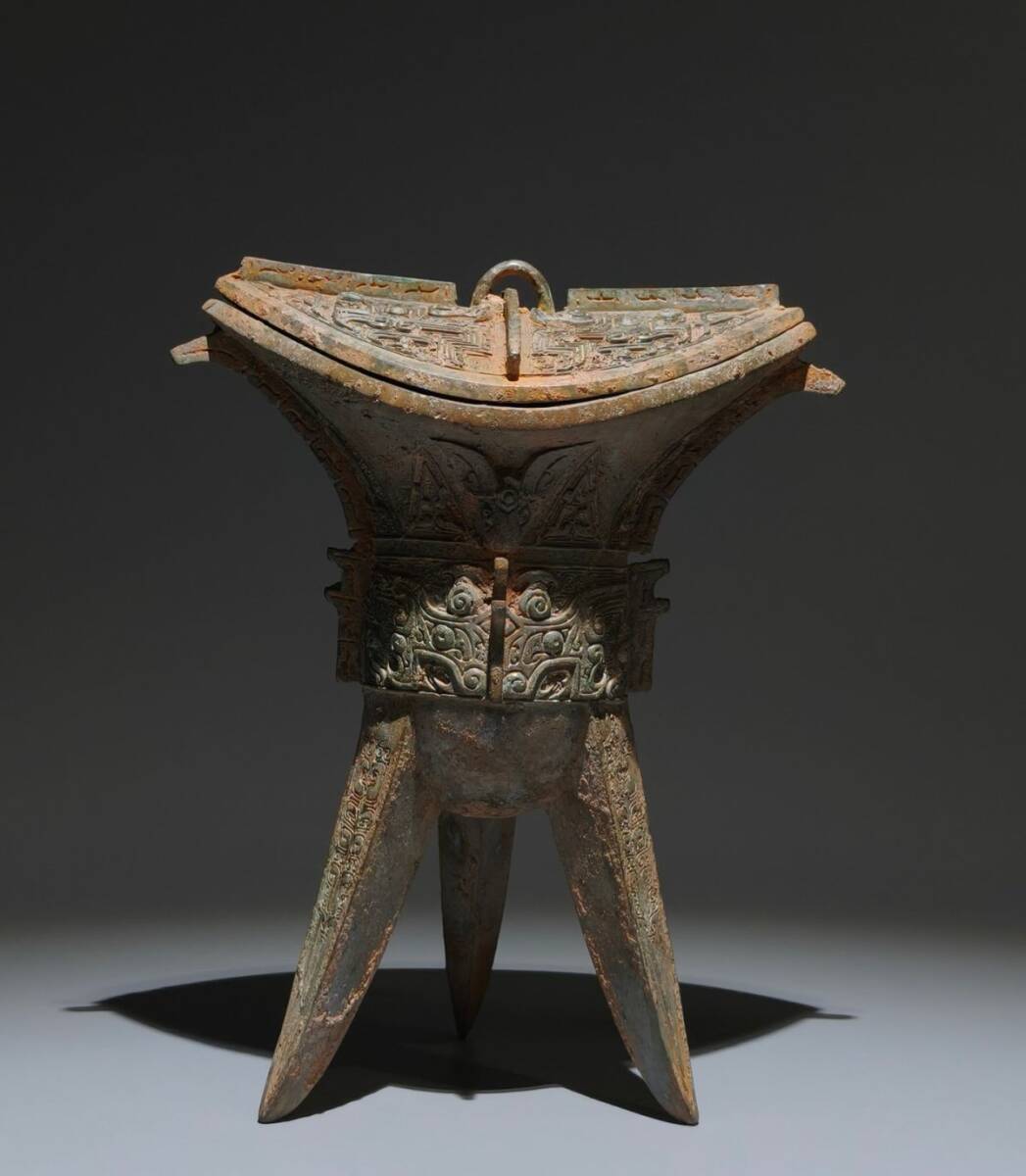 【永】商代時期 青銅器 獸面紋 三足酒杯 極細工 古銅彫 置物擺件 古美術品 時代物 古董品 収集 古美味 骨董品 旧家蔵出 中国唐物 A2拍卖