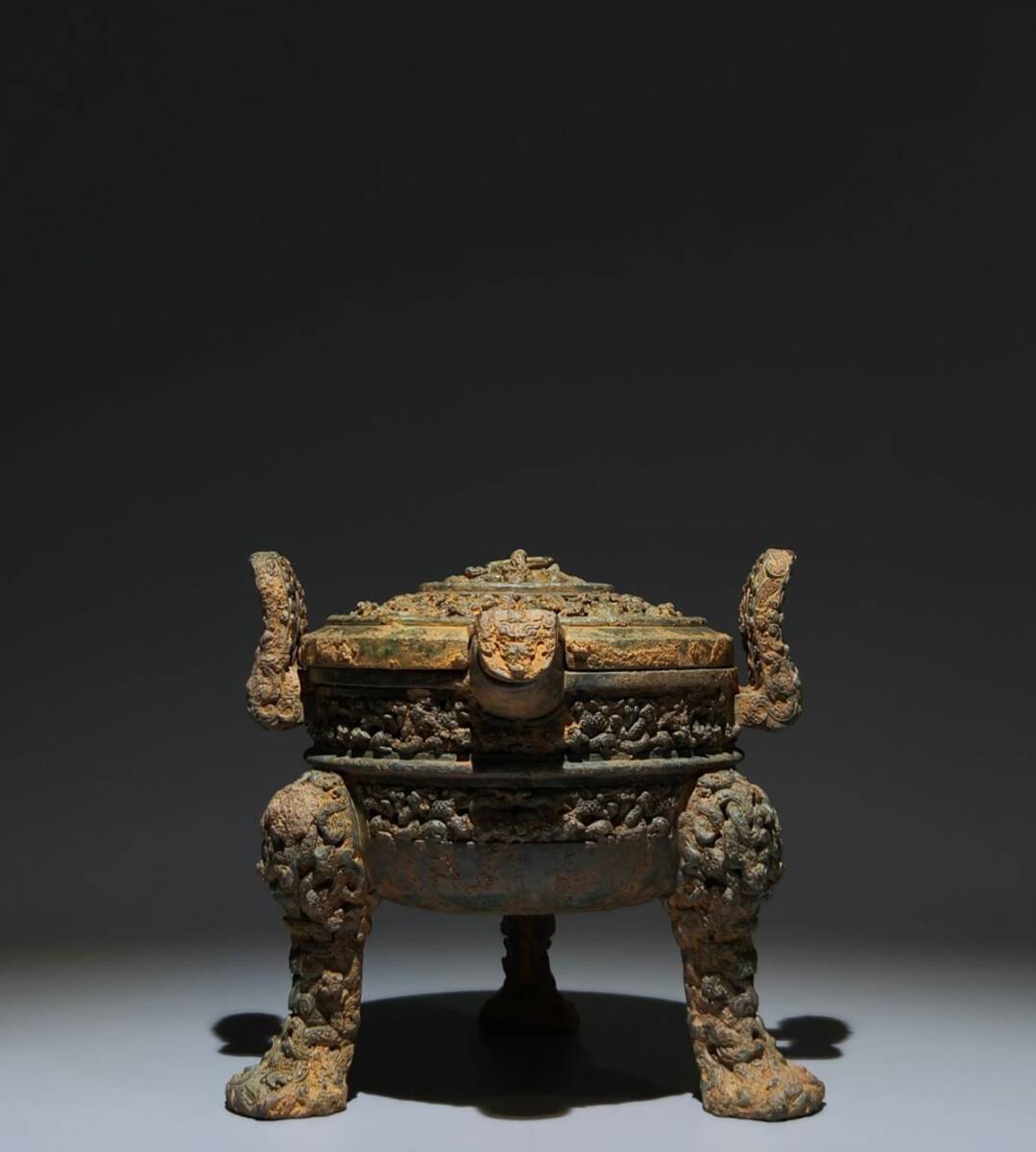 【永】戰國時期 青銅器 交體龍紋三足鼎 銘文 極細工 古銅彫 置物擺件 古美術品 時代物 古董品 収集 古美味 骨董品 旧家蔵出 中国唐物 A65拍卖