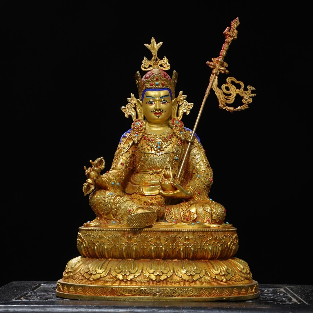 【永】明時代 塗金嵌寶石 蓮花生仏 佛像 仏像 宗教 仏教古美術 極細工 古銅彫 置物擺件 古美術品 時代物 古董品 収集 旧家蔵出 中国唐物 A8拍卖