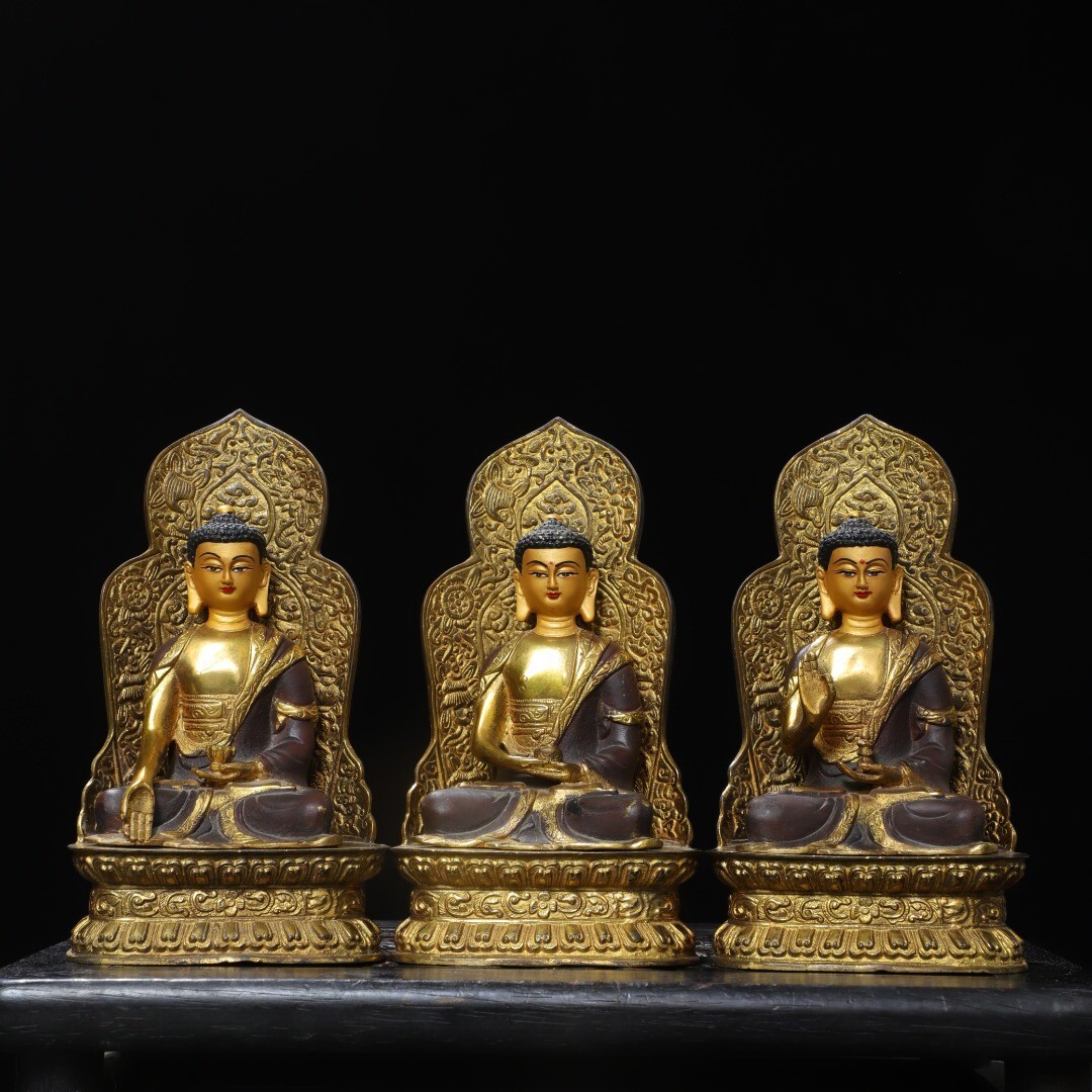 【永】明時代 古銅塗金 三寶佛 一套 佛像 仏像 宗教 仏教古美術 極細工 古銅彫 置物擺件 古美術品 時代物 古董品 収集 旧家蔵出 中国唐物拍卖