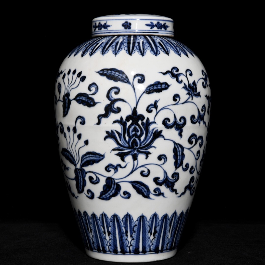 【永】明時代 大明宣德年製 青花花卉紋蓋罐 古陶磁器 陶芸 皿 中国陶瓷器 唐瓷 置物擺件 古美術品 古賞物 旧家蔵出 中国唐物 A962拍卖