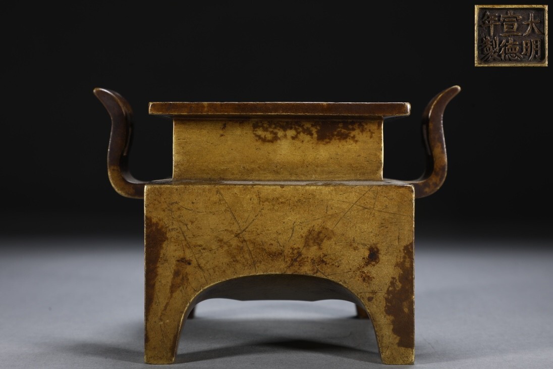 【永】明時代 大明宣德年製 古銅製 朝冠耳台幾爐 極細工 古銅彫 置物擺件 古美術品 時代物 古董品 収集 古美味 旧家蔵出 中国唐物 A3拍卖