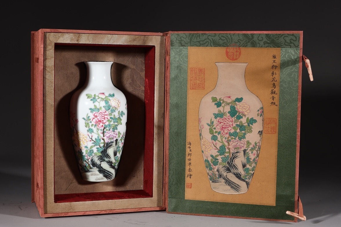 【永】清時代 雍正年製 粉彩花卉紋瓶 郎世寧絵 古陶磁器 陶芸 皿 中国陶瓷器 唐瓷 置物擺件 古美術品 古賞物 収集 旧家蔵出 中国唐物 A07拍卖