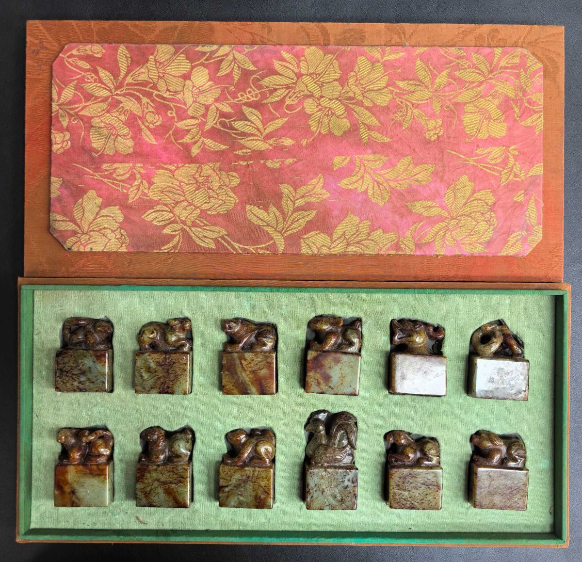 永し 漢代時代 和田玉 老玉彫 高古玉 十二生肖鈕 印章 極細工 置物擺件 古美術品 時代物 古董品 収集 古美味 旧家蔵出 中国唐物 1763g拍卖