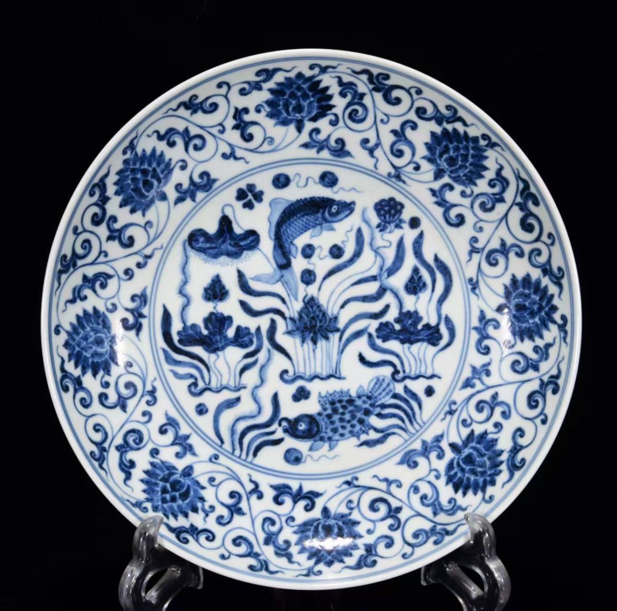 【永】明時代 大明宣德年製 青花魚藻紋盤 古陶磁器 陶芸 皿 中国陶瓷器 唐瓷 置物擺件 古美術品 古賞物 収集 旧家蔵出 中国唐物 A24拍卖