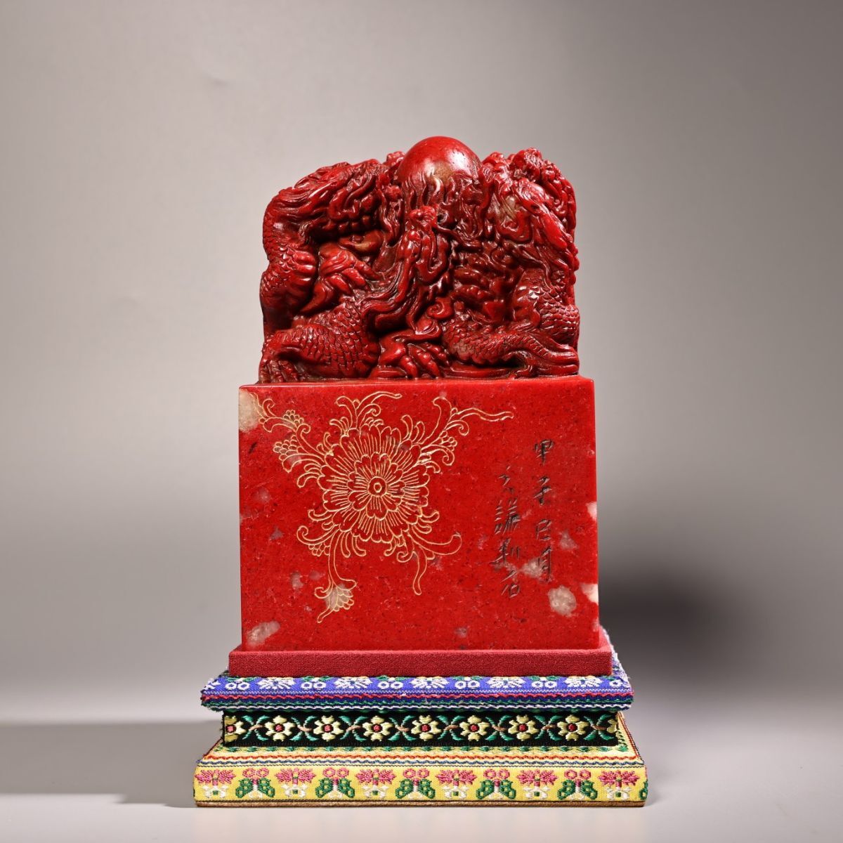 【永】清時代 大紅袍 鷄血石彫 九龍戲珠 手彫 印章 印鑑 印璽 極細工 置物擺件 古美術品 時代物 古董品 収集 旧家蔵出 中国唐物 A9拍卖