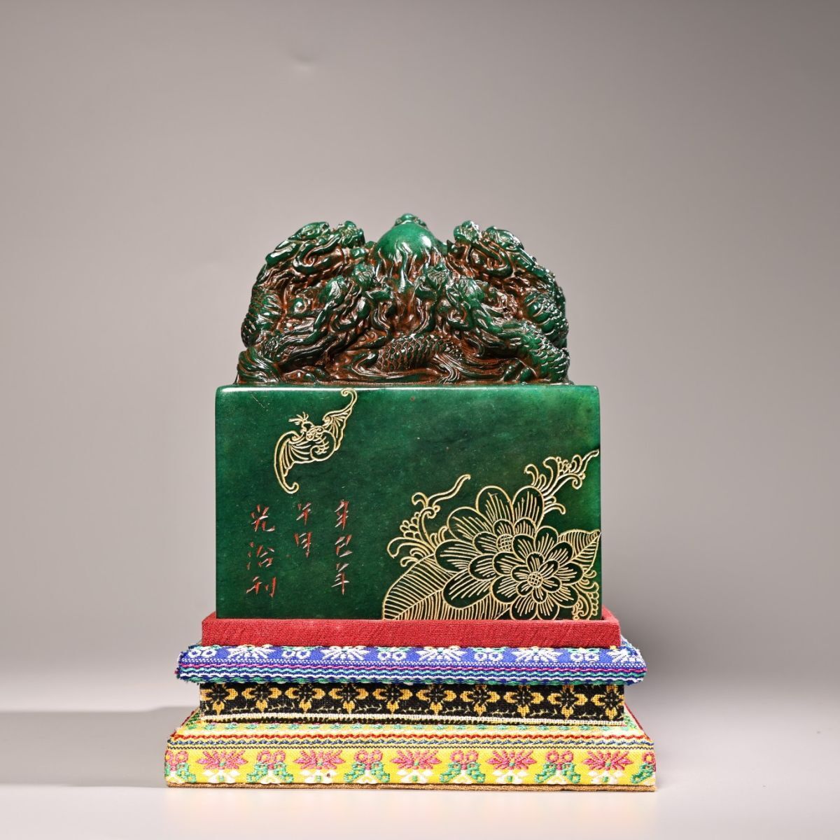 【永】清時代 壽山石 緑田黄石彫 龍戲珠鈕 手彫 印章 印鑑 印璽 極細工 置物擺件 古美術品 時代物 古董品 収集 旧家蔵出 中国唐物 A4拍卖